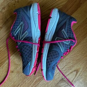 New Balance 790 V2 Women's Running Shoes 8 - hot pink and gray